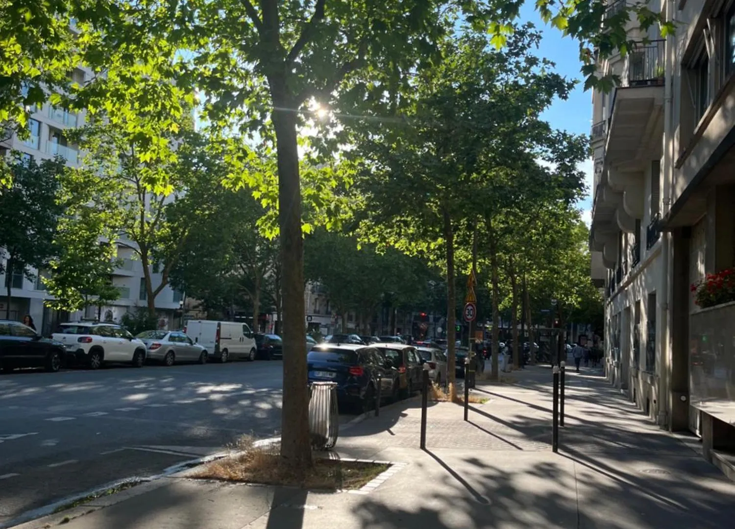 Small Cosy Studio In Paris contacts
